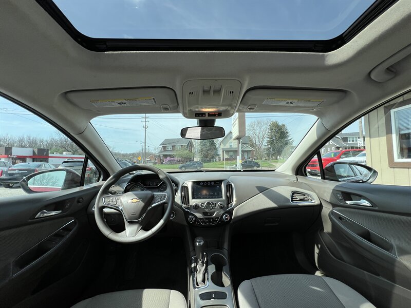 2016 Chevrolet Cruze LT Auto - Photo 10 - Canton, OH 44707