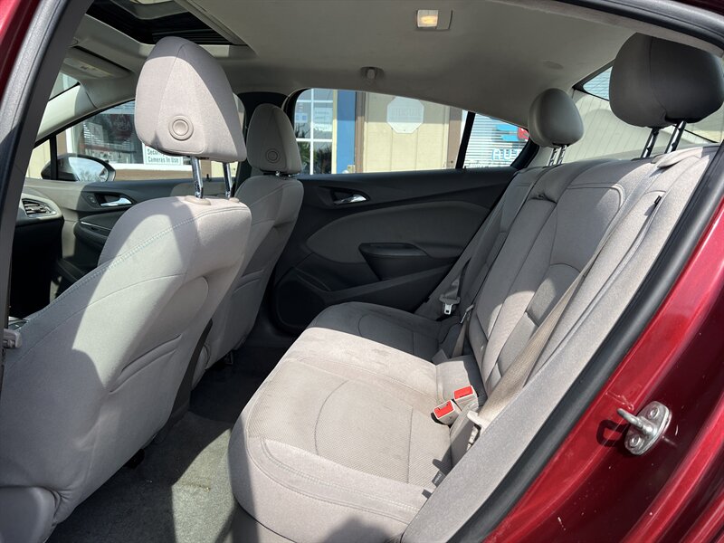 2016 Chevrolet Cruze LT Auto - Photo 9 - Canton, OH 44707