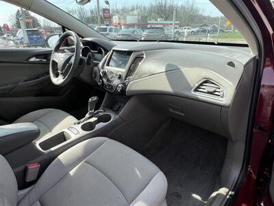 2016 Chevrolet Cruze LT Auto - Photo 18 - Canton, OH 44707