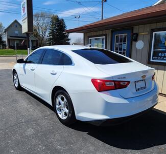 2017 Chevrolet Malibu LS   - Photo 4 - Canton, OH 44707