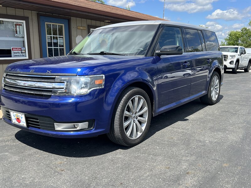 2014 Ford Flex SEL - Photo 2 - Canton, OH 44707