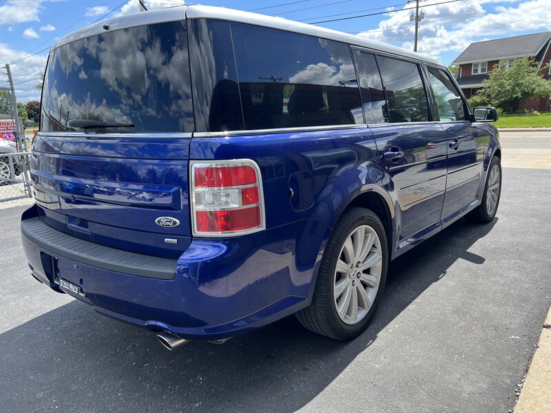 2014 Ford Flex SEL - Photo 12 - Canton, OH 44707