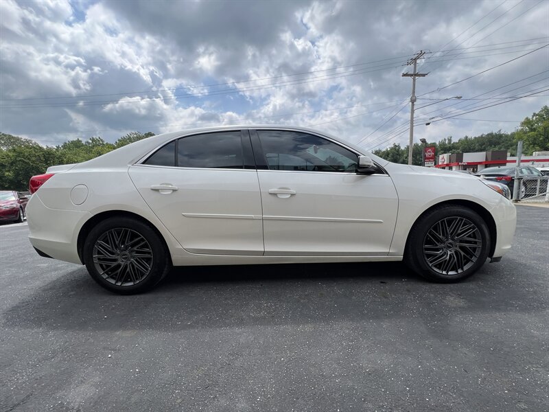 2013 Chevrolet Malibu LT - Photo 18 - Canton, OH 44707