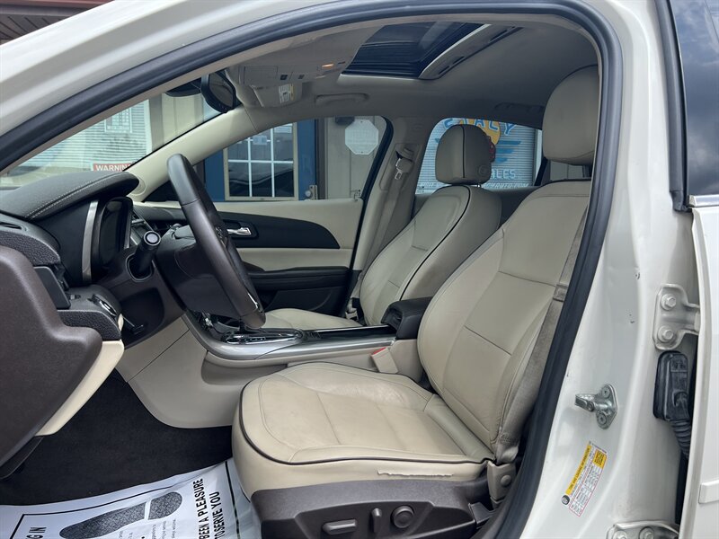 2013 Chevrolet Malibu LT - Photo 6 - Canton, OH 44707