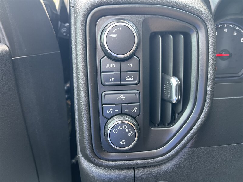 2019 Chevrolet Silverado 1500 Custom - Photo 7 - Canton, OH 44707