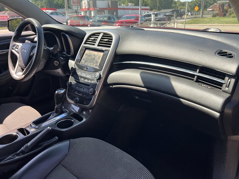 2014 Chevrolet Malibu LT - Photo 18 - Canton, OH 44707