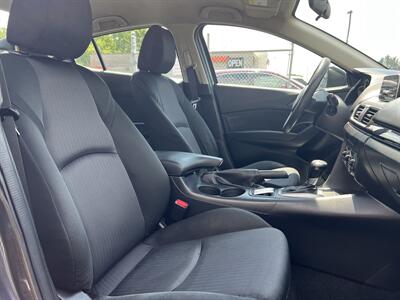 2015 Mazda Mazda3 i SV - Photo 18 - Canton, OH 44707