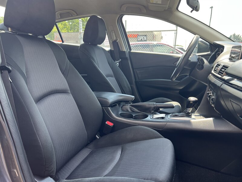 2015 Mazda Mazda3 i SV - Photo 18 - Canton, OH 44707