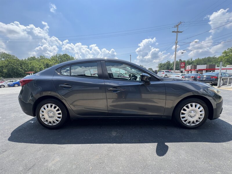 2015 Mazda Mazda3 i SV - Photo 15 - Canton, OH 44707