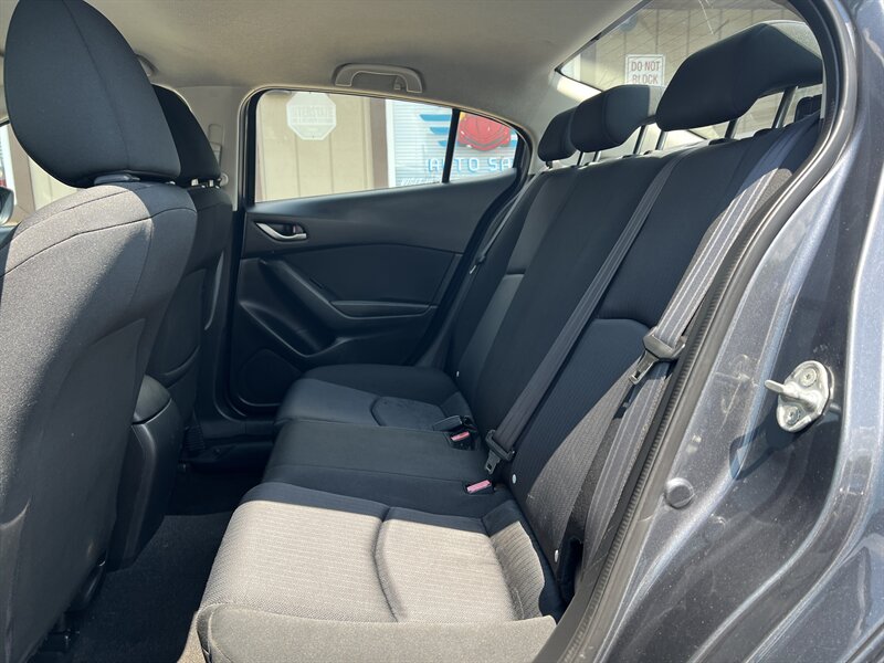 2015 Mazda Mazda3 i SV - Photo 10 - Canton, OH 44707
