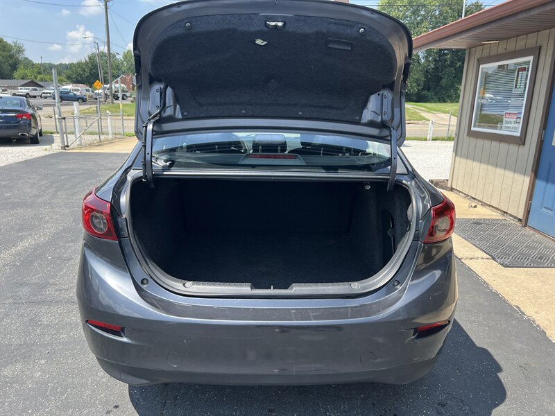 2015 Mazda Mazda3 i SV - Photo 13 - Canton, OH 44707