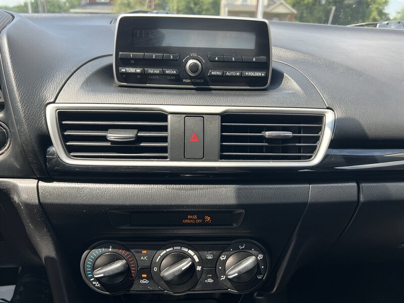 2015 Mazda Mazda3 i SV - Photo 8 - Canton, OH 44707