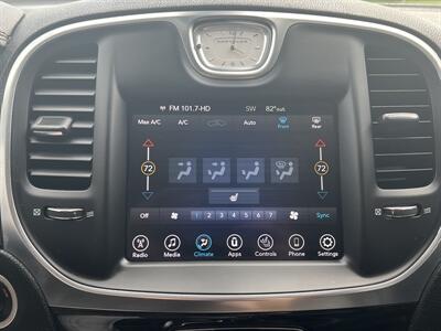 2017 Chrysler 300 Limited   - Photo 8 - Canton, OH 44707