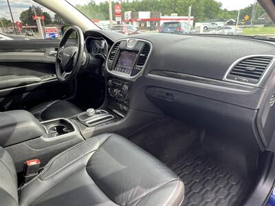 2017 Chrysler 300 Limited   - Photo 19 - Canton, OH 44707