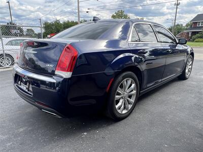 2017 Chrysler 300 Limited   - Photo 16 - Canton, OH 44707