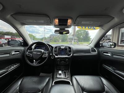 2017 Chrysler 300 Limited   - Photo 10 - Canton, OH 44707