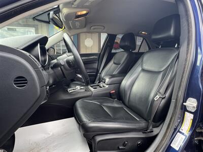 2017 Chrysler 300 Limited   - Photo 5 - Canton, OH 44707