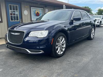2017 Chrysler 300 Limited   - Photo 2 - Canton, OH 44707