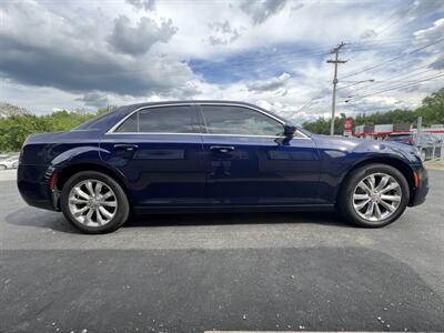 2017 Chrysler 300 Limited   - Photo 17 - Canton, OH 44707