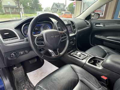 2017 Chrysler 300 Limited   - Photo 6 - Canton, OH 44707