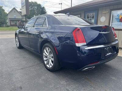 2017 Chrysler 300 Limited   - Photo 13 - Canton, OH 44707