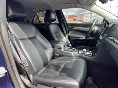 2017 Chrysler 300 Limited   - Photo 20 - Canton, OH 44707