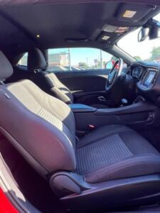 2015 Dodge Challenger SXT - Photo 12 - Canton, OH 44707