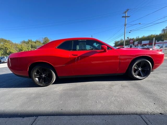 2015 Dodge Challenger SXT - Photo 11 - Canton, OH 44707