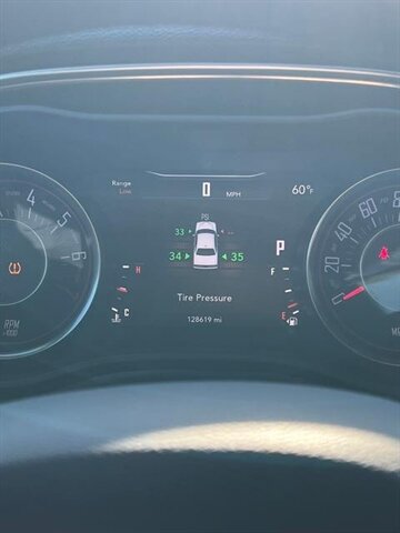 2015 Dodge Challenger SXT - Photo 6 - Canton, OH 44707