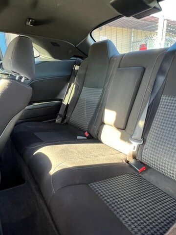 2015 Dodge Challenger SXT - Photo 4 - Canton, OH 44707