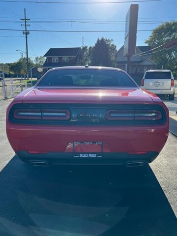 2015 Dodge Challenger SXT - Photo 8 - Canton, OH 44707
