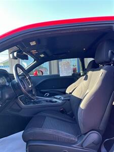 2015 Dodge Challenger SXT - Photo 3 - Canton, OH 44707