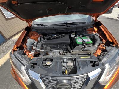 2019 Nissan Rogue SV   - Photo 4 - Canton, OH 44707