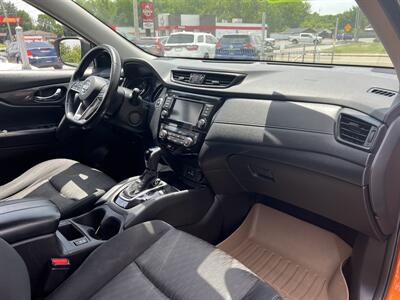 2019 Nissan Rogue SV   - Photo 19 - Canton, OH 44707
