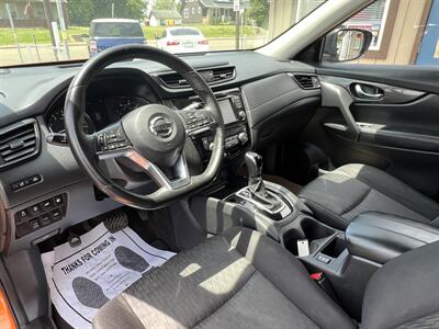 2019 Nissan Rogue SV   - Photo 5 - Canton, OH 44707
