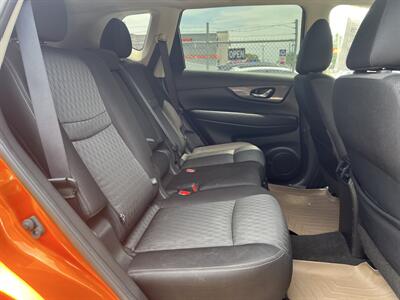 2019 Nissan Rogue SV   - Photo 18 - Canton, OH 44707