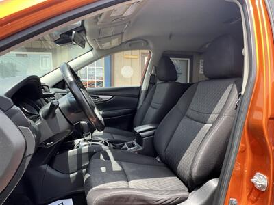 2019 Nissan Rogue SV   - Photo 6 - Canton, OH 44707