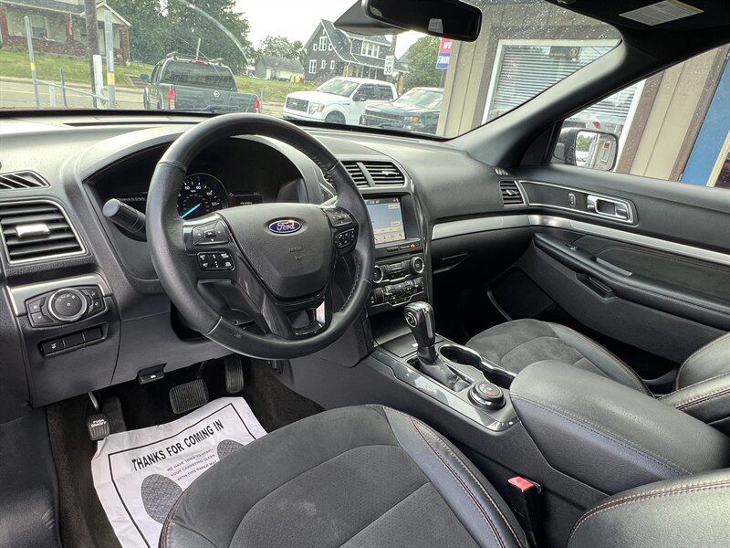 2018 Ford Explorer XLT - Photo 6 - Canton, OH 44707