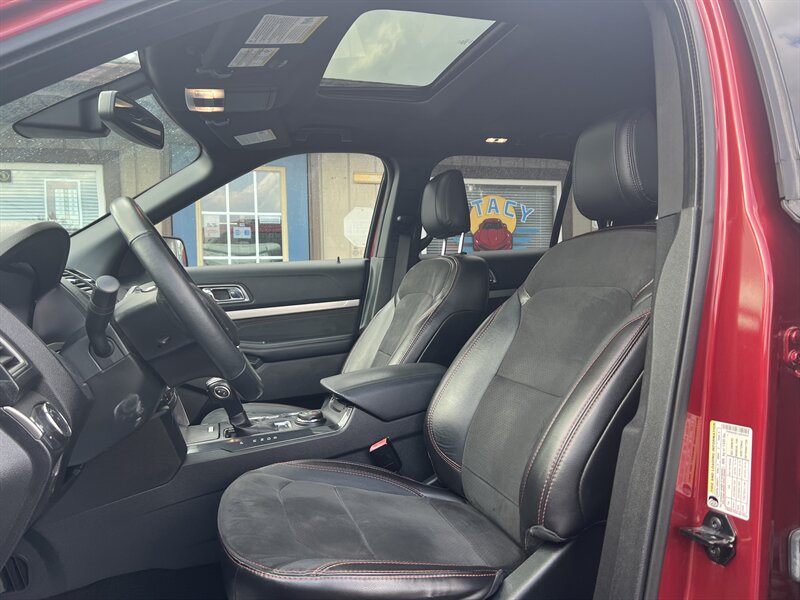 2018 Ford Explorer XLT - Photo 5 - Canton, OH 44707