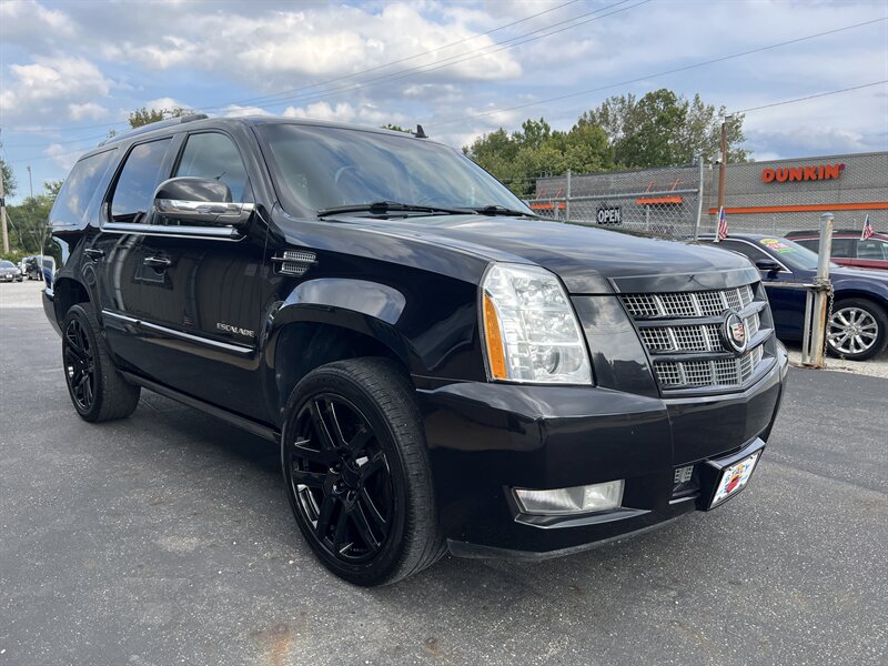 2012 Cadillac Escalade Premium - Photo 24 - Canton, OH 44707