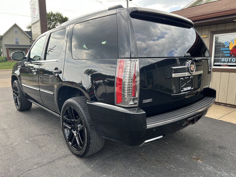 2012 Cadillac Escalade Premium - Photo 16 - Canton, OH 44707
