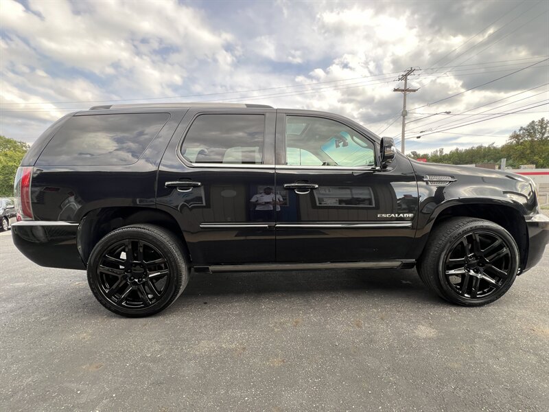 2012 Cadillac Escalade Premium - Photo 20 - Canton, OH 44707