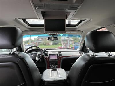 2012 Cadillac Escalade Premium - Photo 11 - Canton, OH 44707