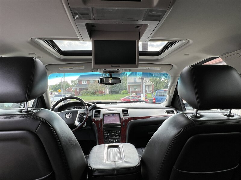 2012 Cadillac Escalade Premium - Photo 11 - Canton, OH 44707