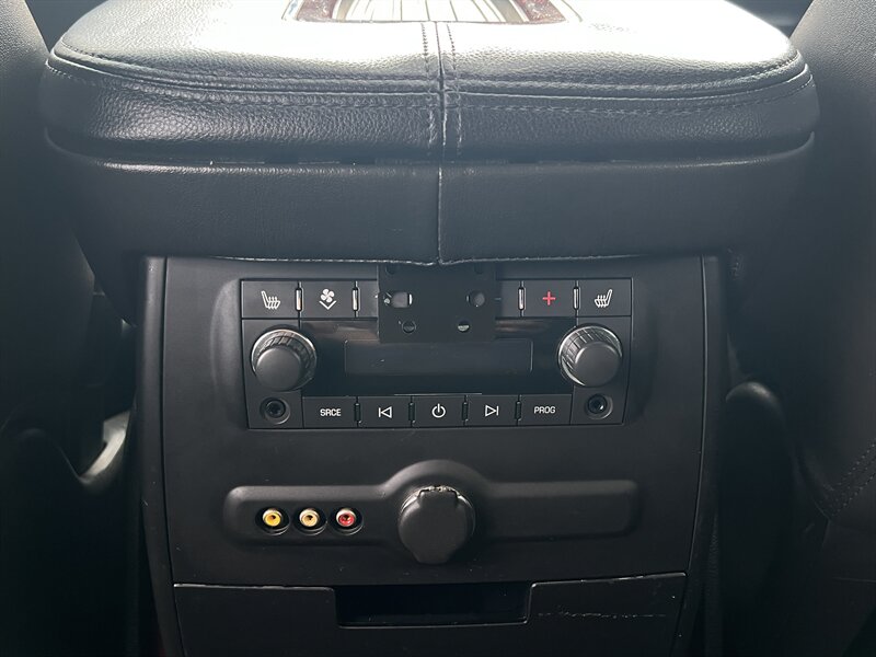 2012 Cadillac Escalade Premium - Photo 12 - Canton, OH 44707
