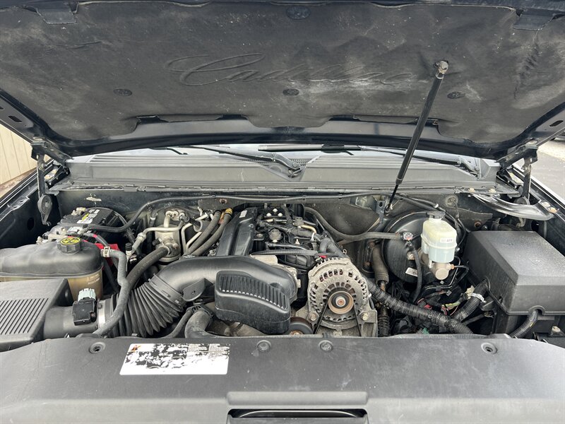 2012 Cadillac Escalade Premium - Photo 4 - Canton, OH 44707