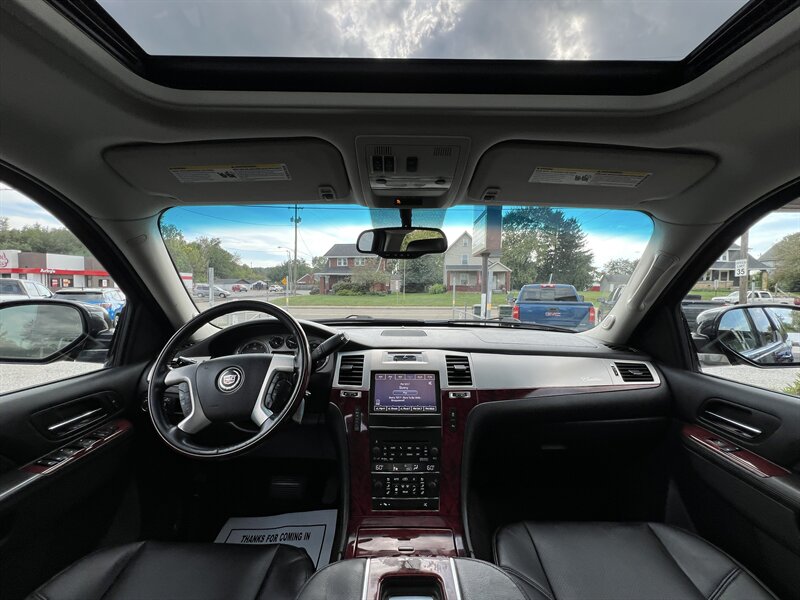 2012 Cadillac Escalade Premium - Photo 13 - Canton, OH 44707