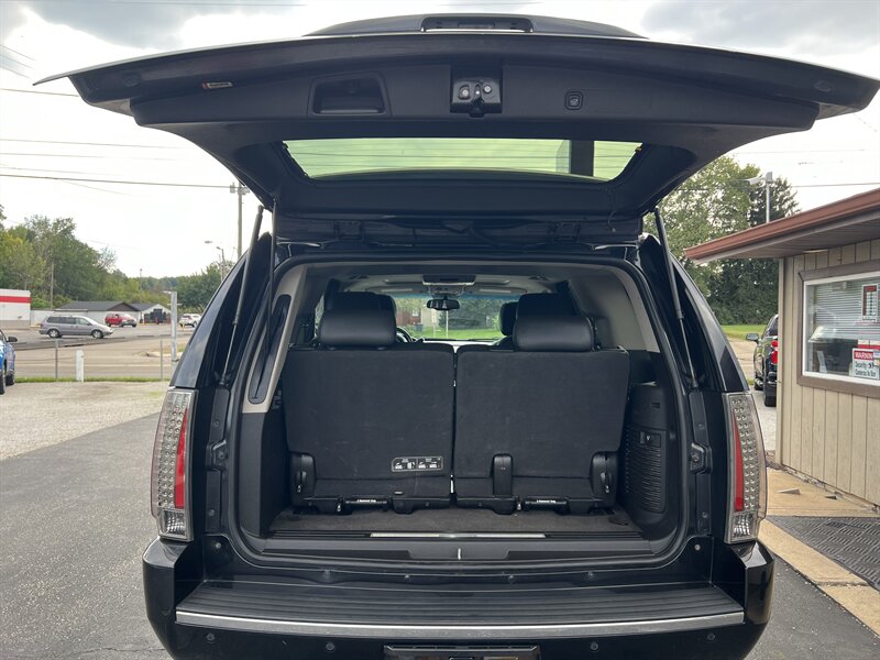 2012 Cadillac Escalade Premium - Photo 18 - Canton, OH 44707