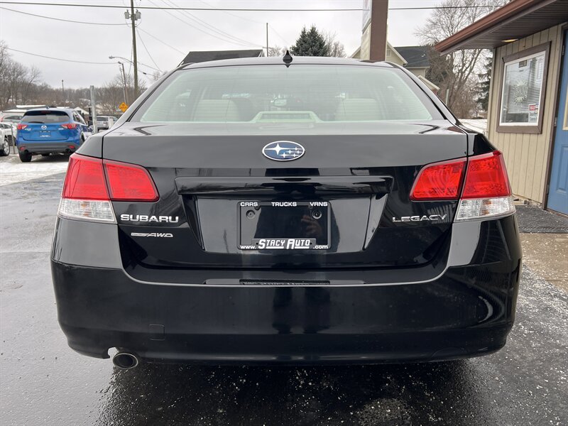 2013 Subaru Legacy 2.5i Premium - Photo 12 - Canton, OH 44707