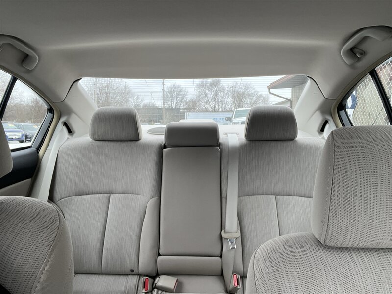 2013 Subaru Legacy 2.5i Premium - Photo 9 - Canton, OH 44707